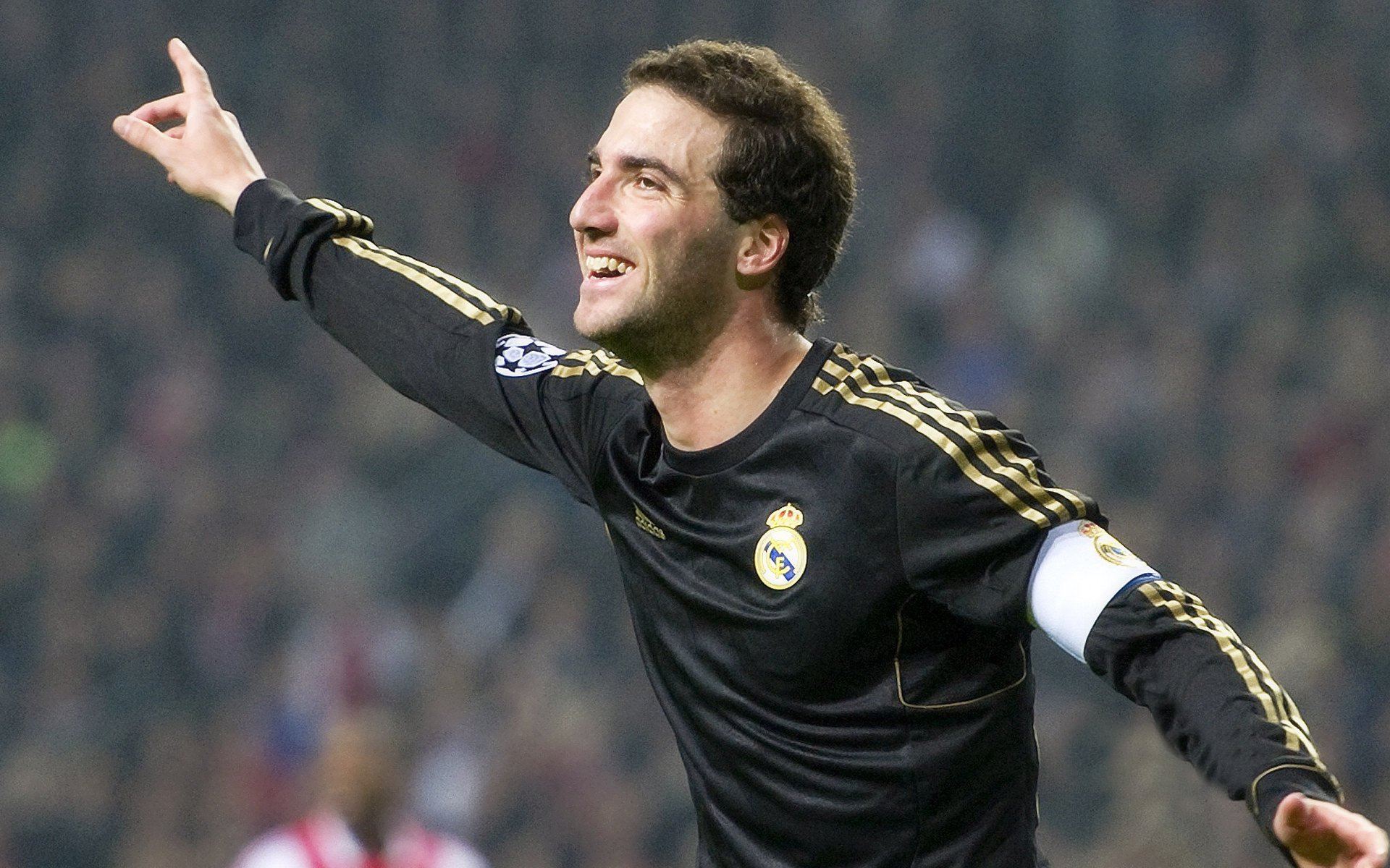 欧洲杯赛事志愿者故事暖心上热搜，欧洲杯活动口号