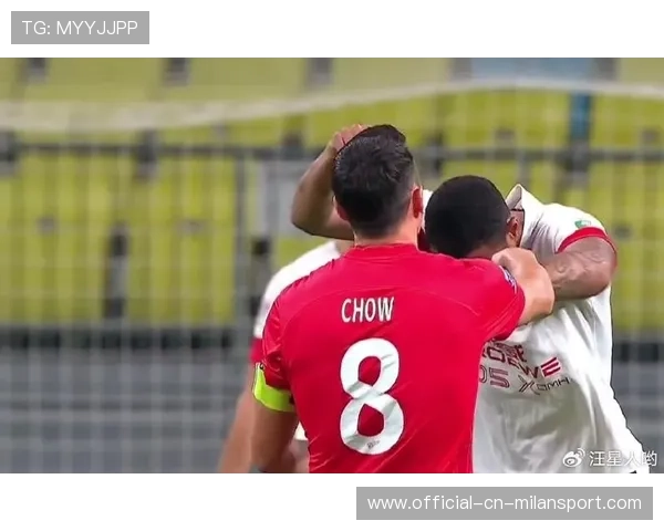 颜骏凌在党校杯对抗赛中扑出巴尔加斯的必进单刀球