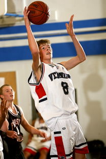 米兰体育app官网-替补球员是否在关键比赛表现更专注稳定，替补球员应从什么位置入场